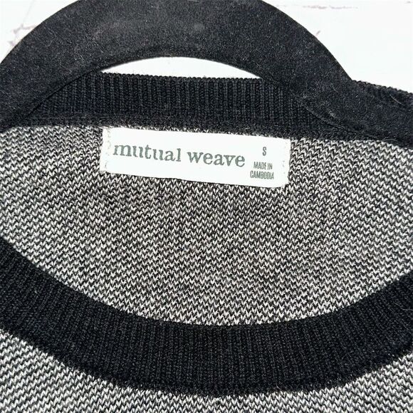Mutual Weave Sweater Size Small - Picture 2 of 4